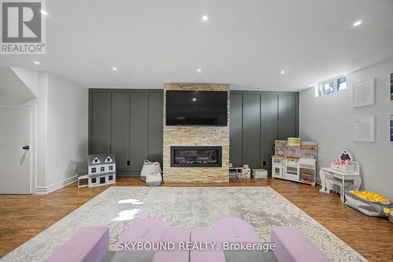 53 DIANA AVENUE - 39