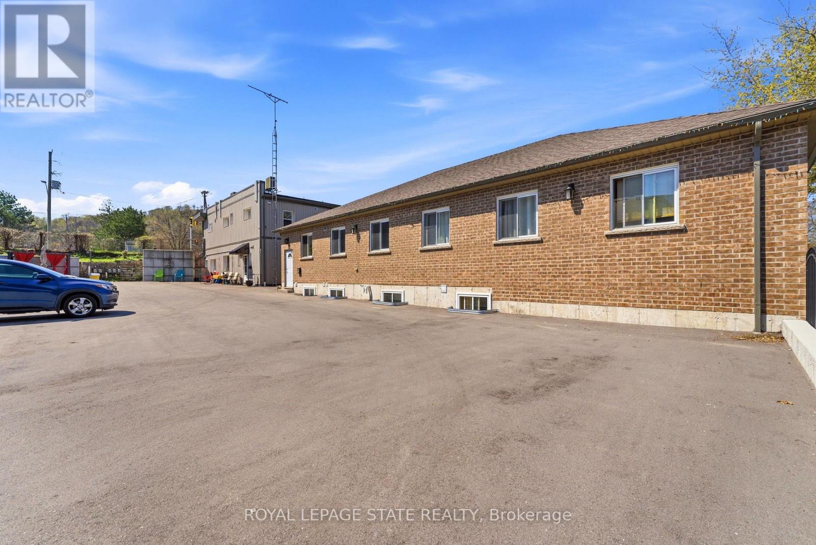 1745 KING STREET E - 1