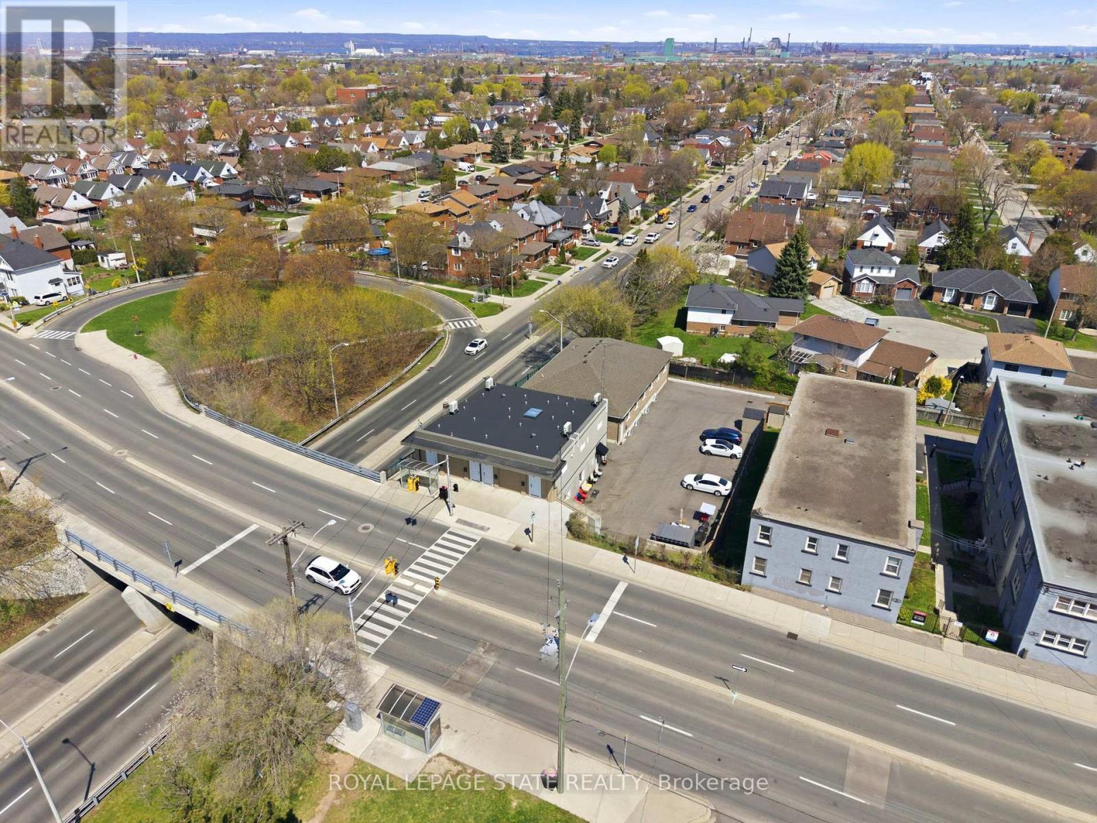 1745 KING STREET E - 10