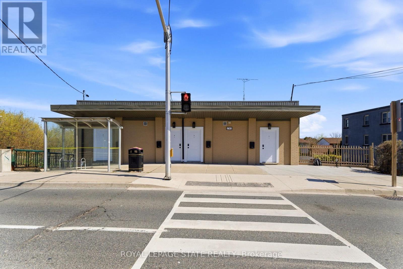1745 KING STREET E - 11