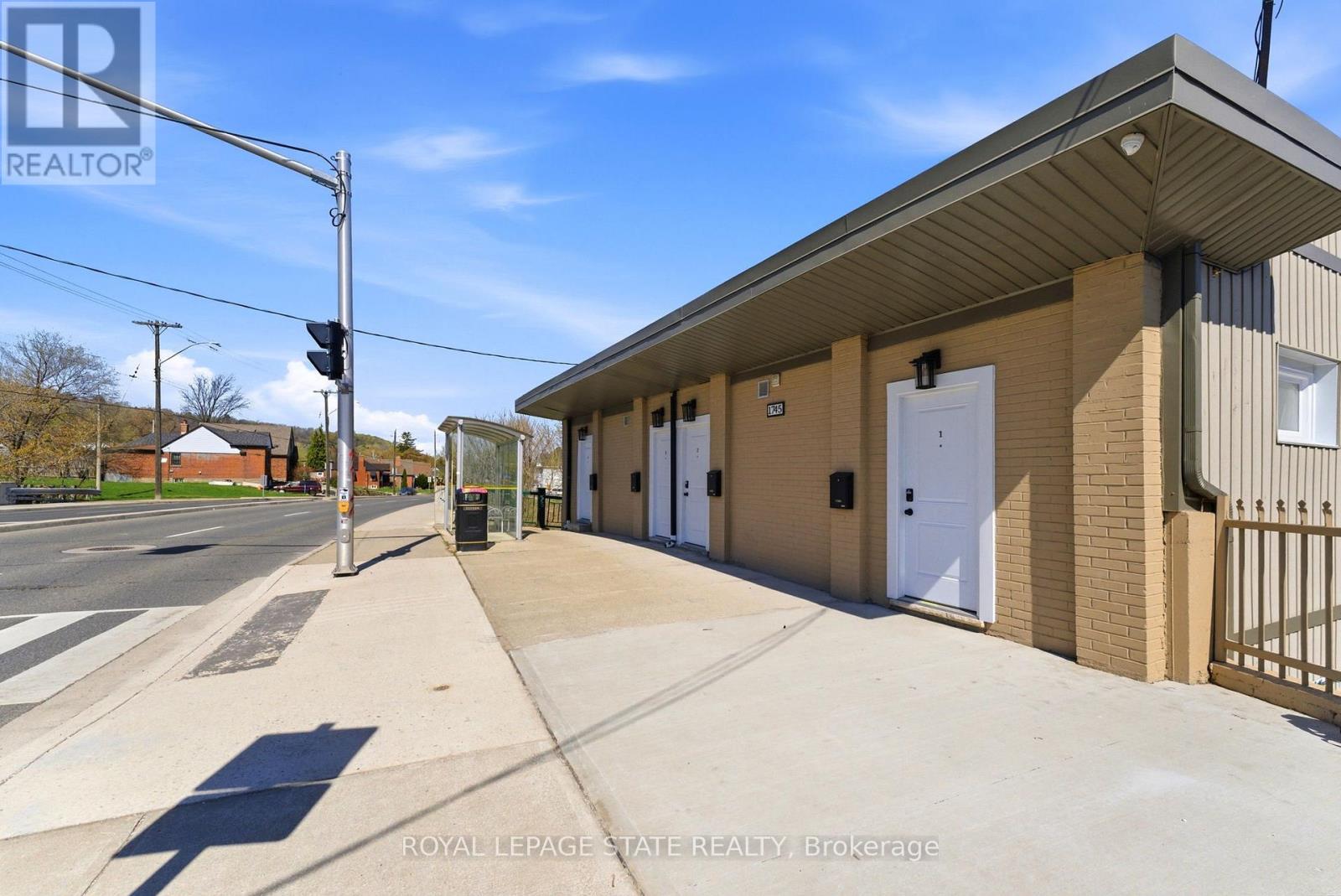 1745 KING STREET E - 13