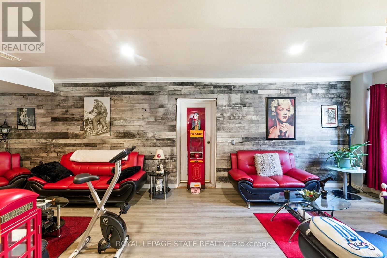 1745 KING STREET E - 16