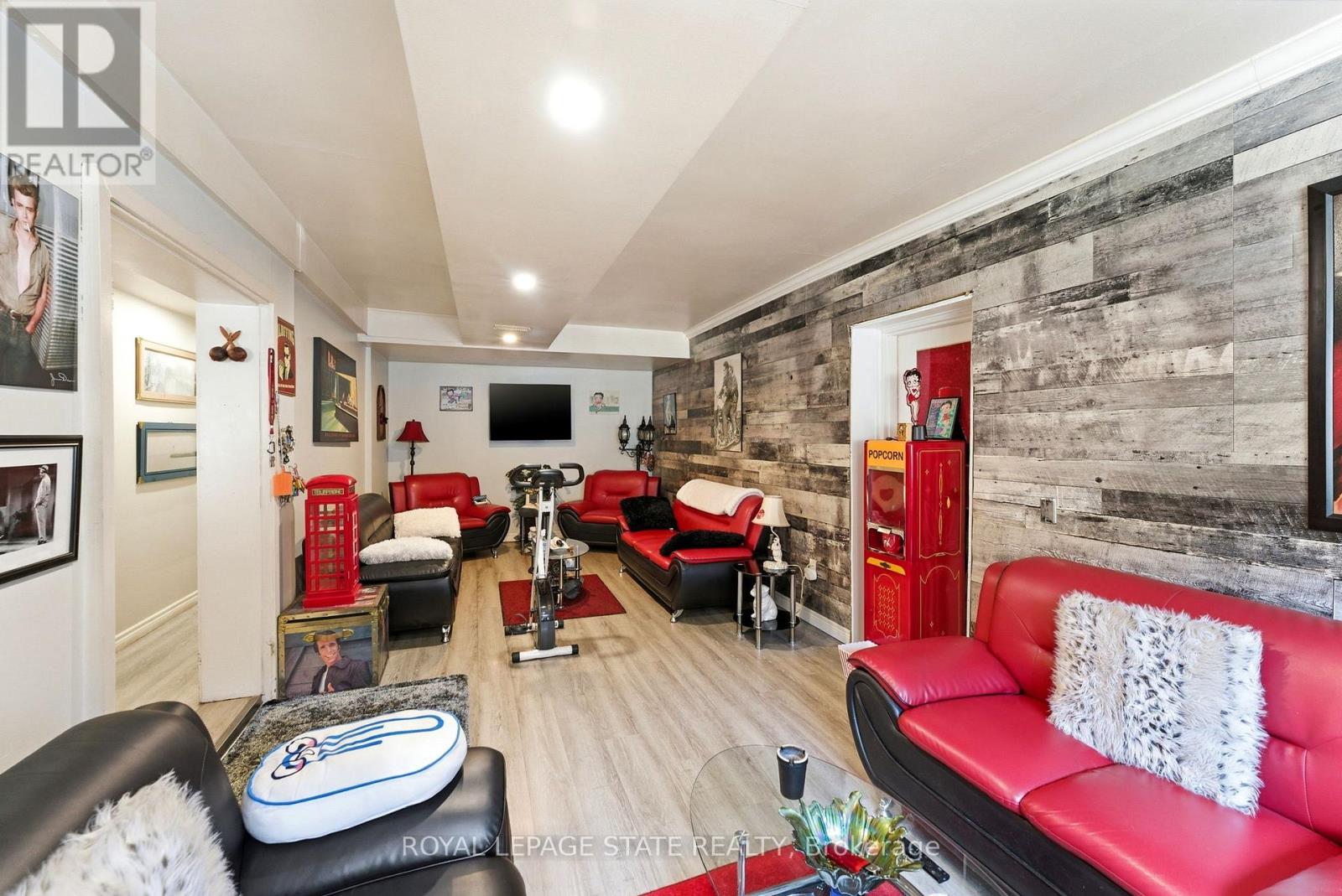 1745 KING STREET E - 19