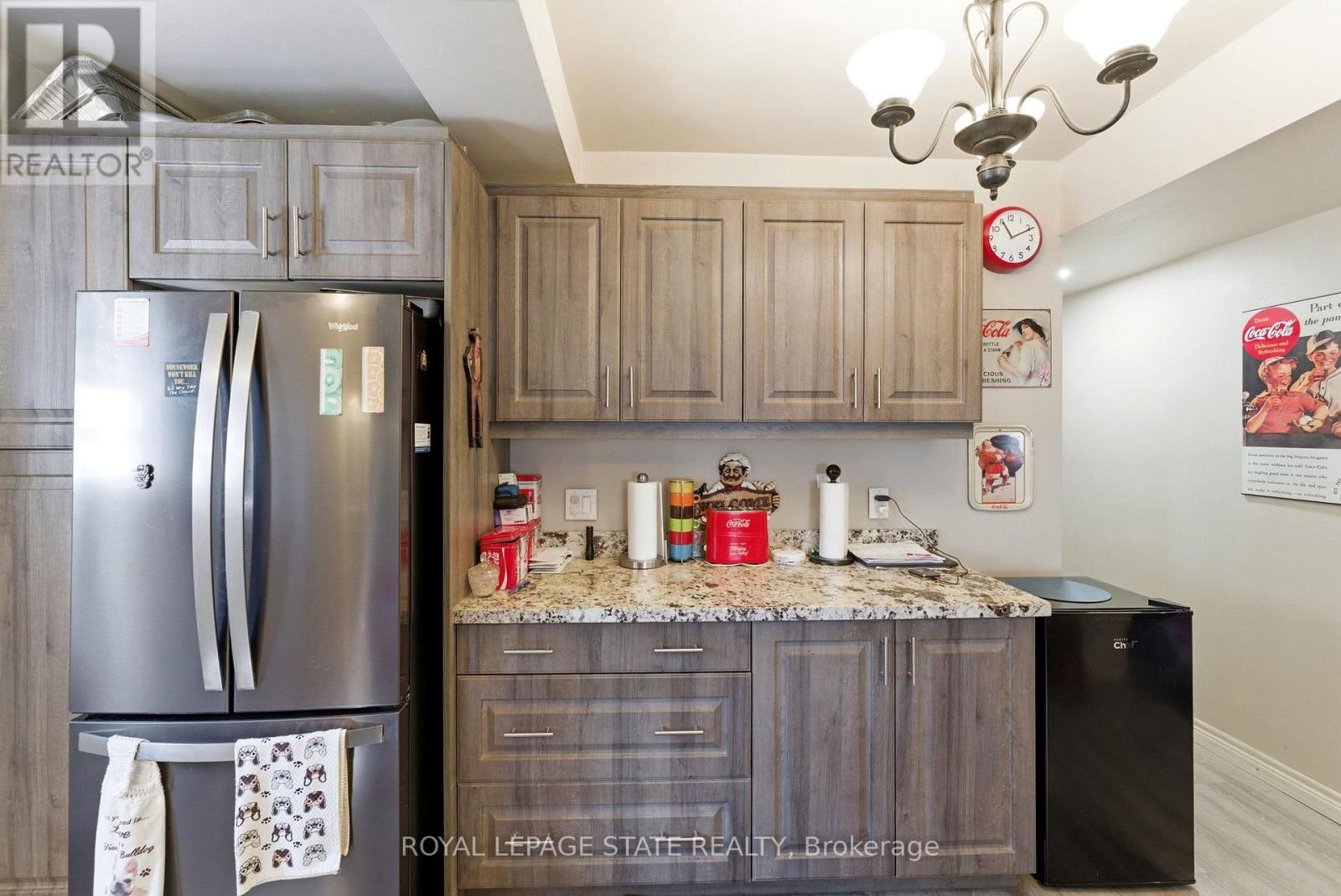 1745 KING STREET E - 22