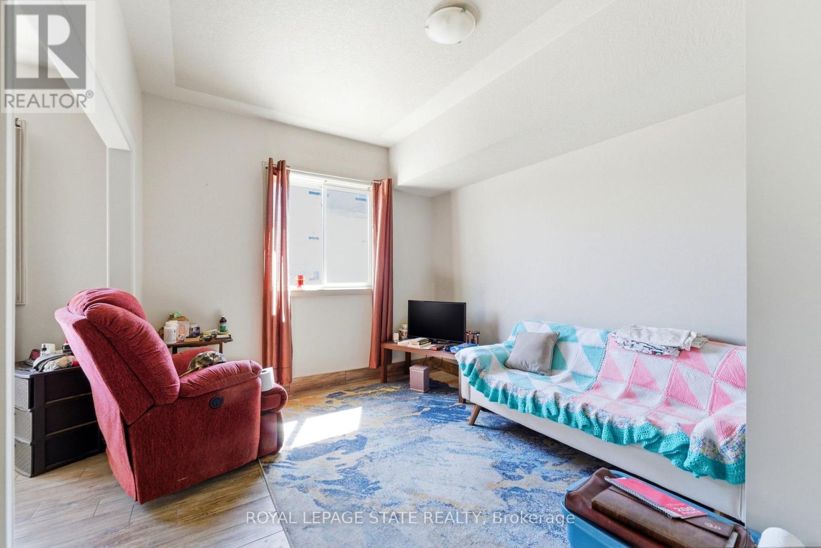 1745 KING STREET E - 25
