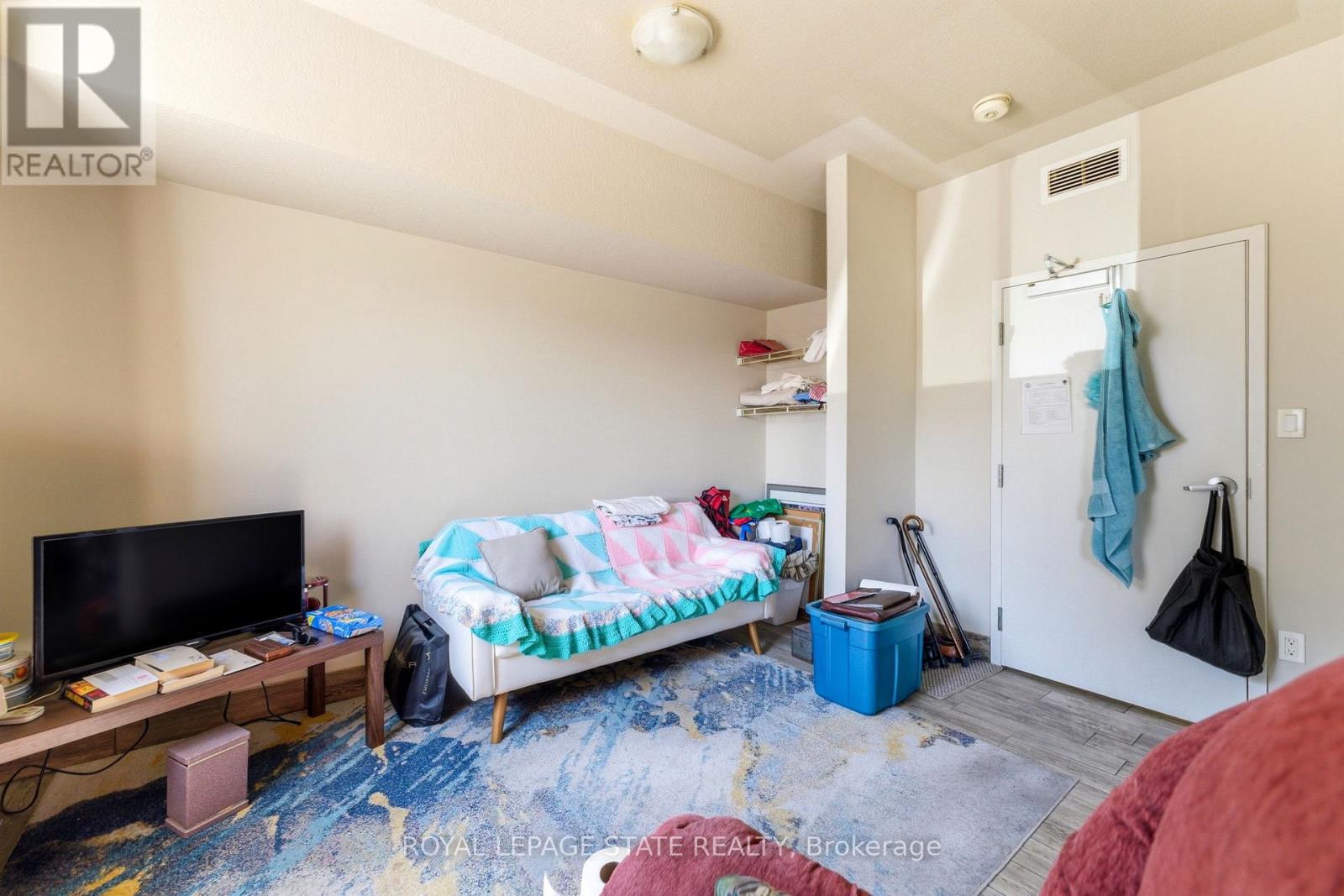 1745 KING STREET E - 26