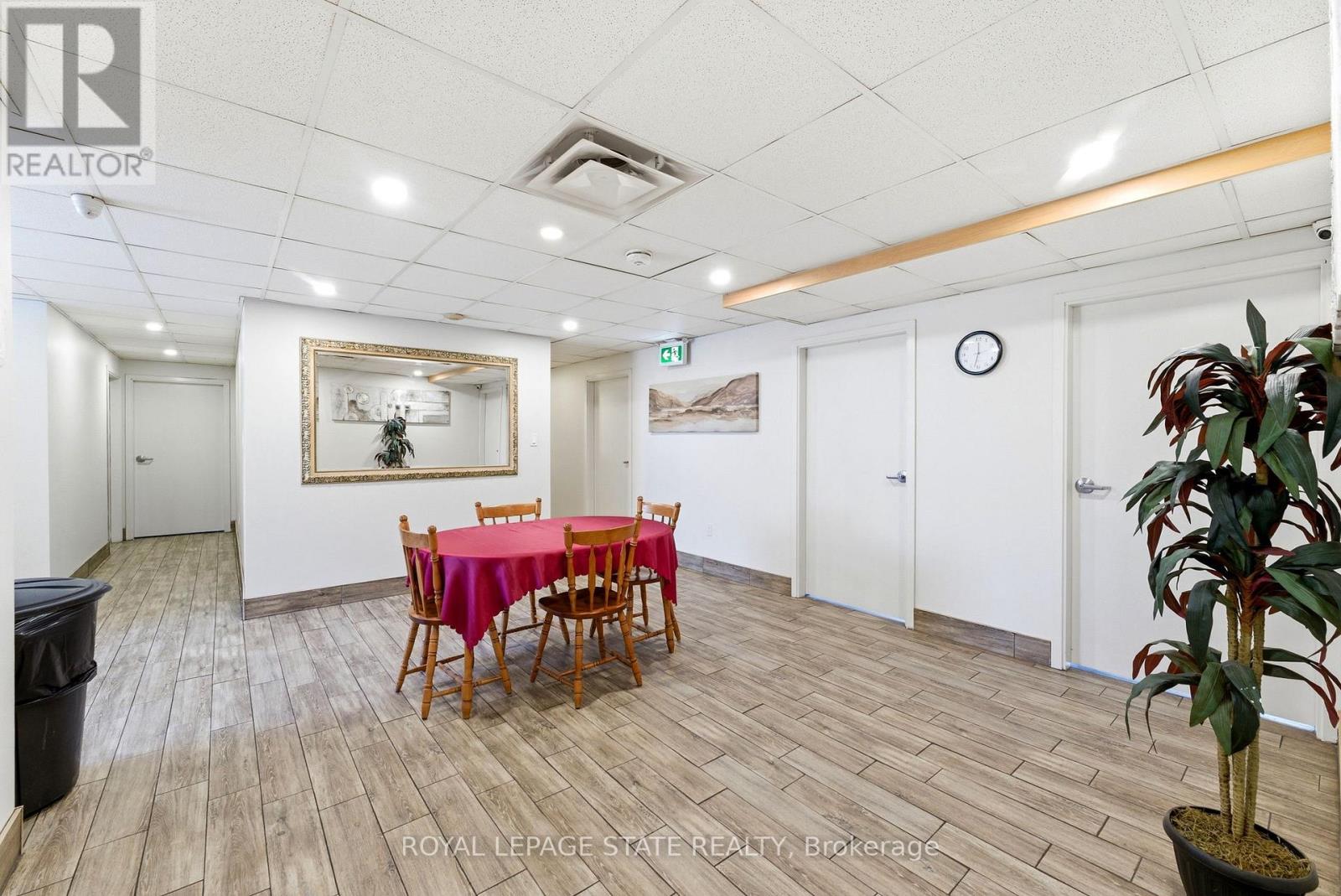1745 KING STREET E - 27