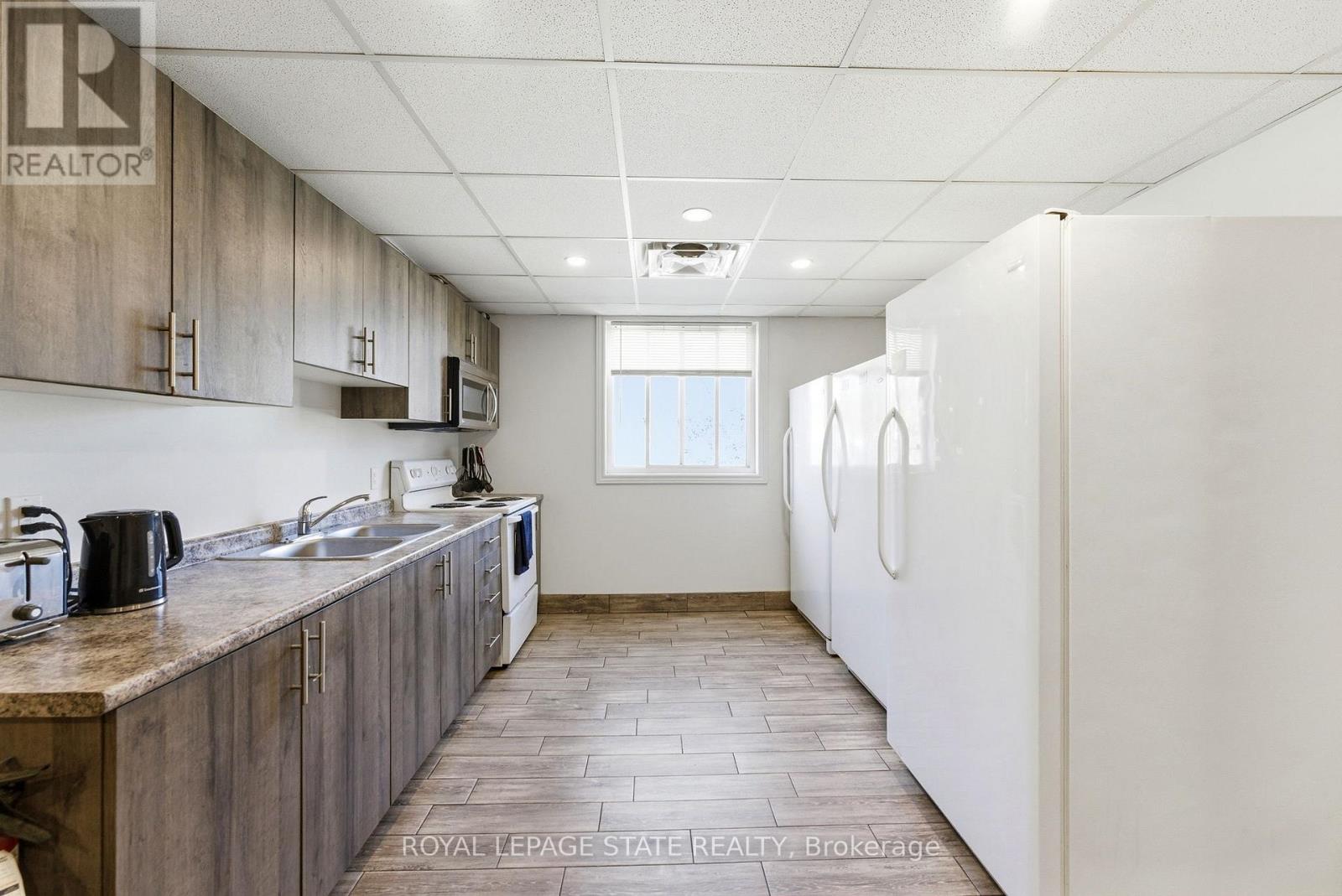1745 KING STREET E - 29