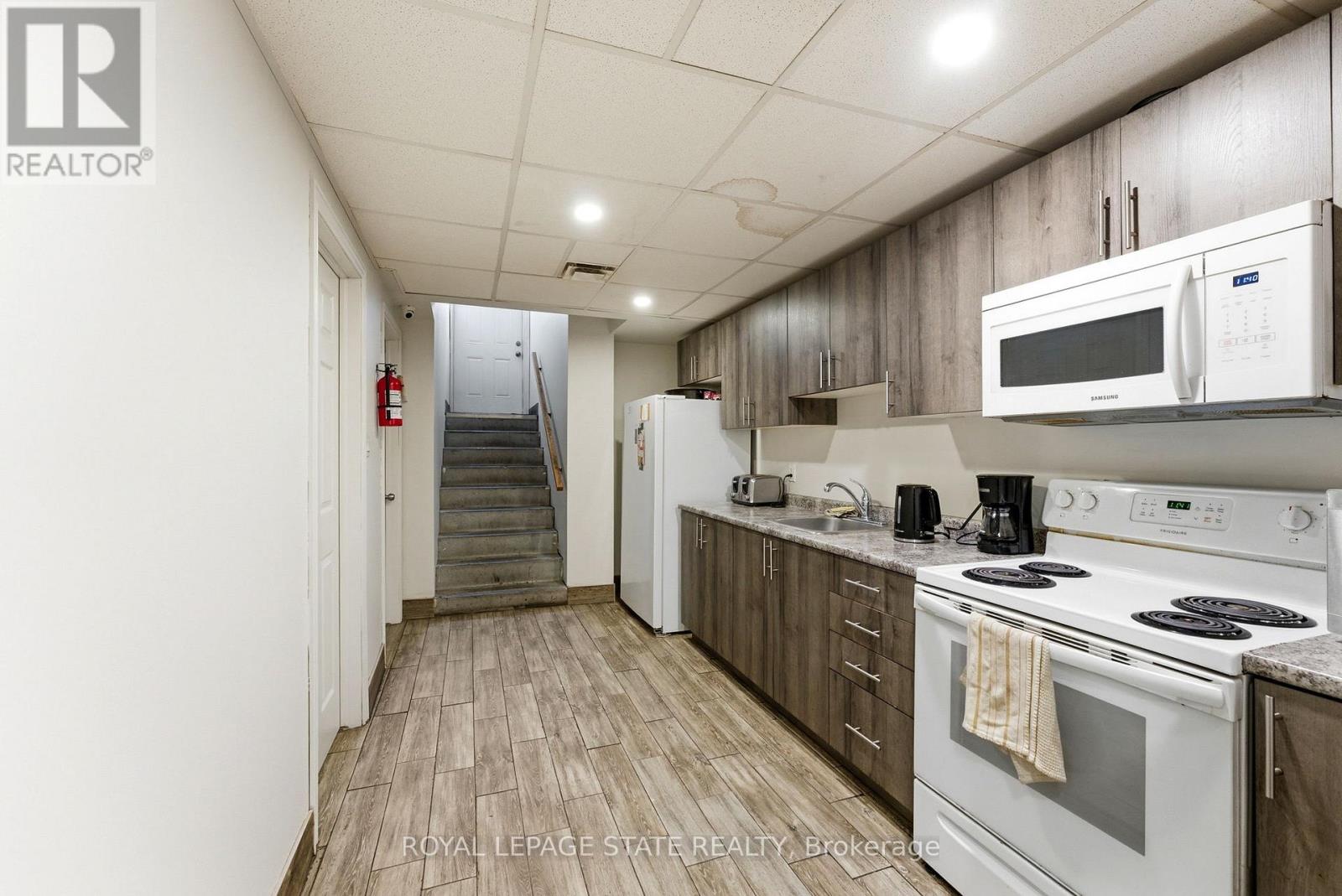 1745 KING STREET E - 30