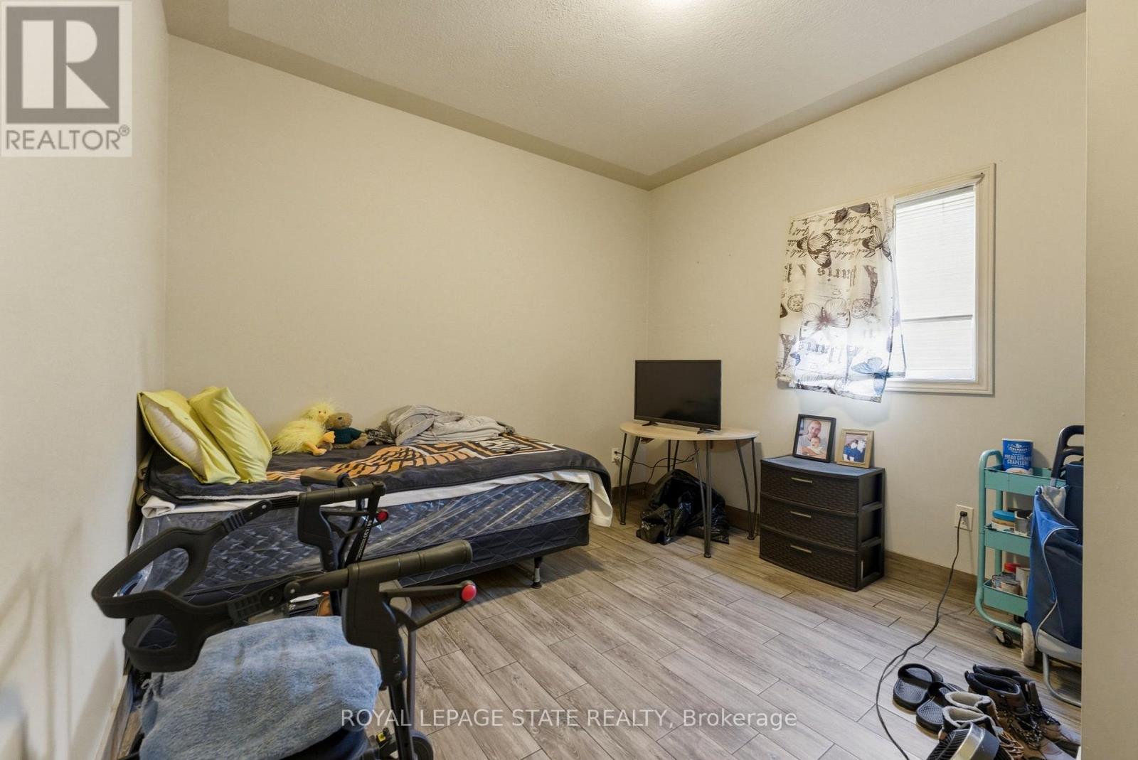 1745 KING STREET E - 32