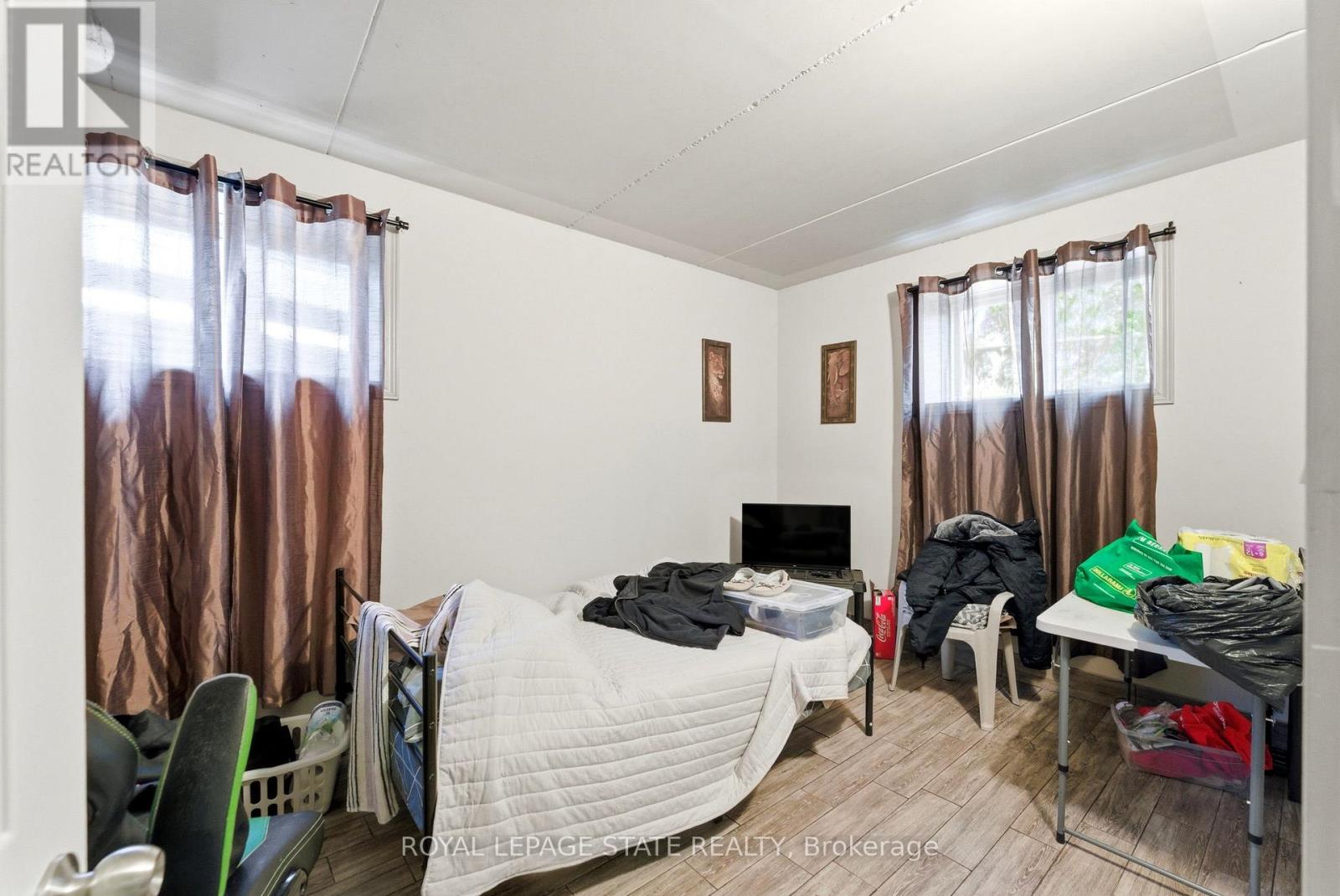 1745 KING STREET E - 33
