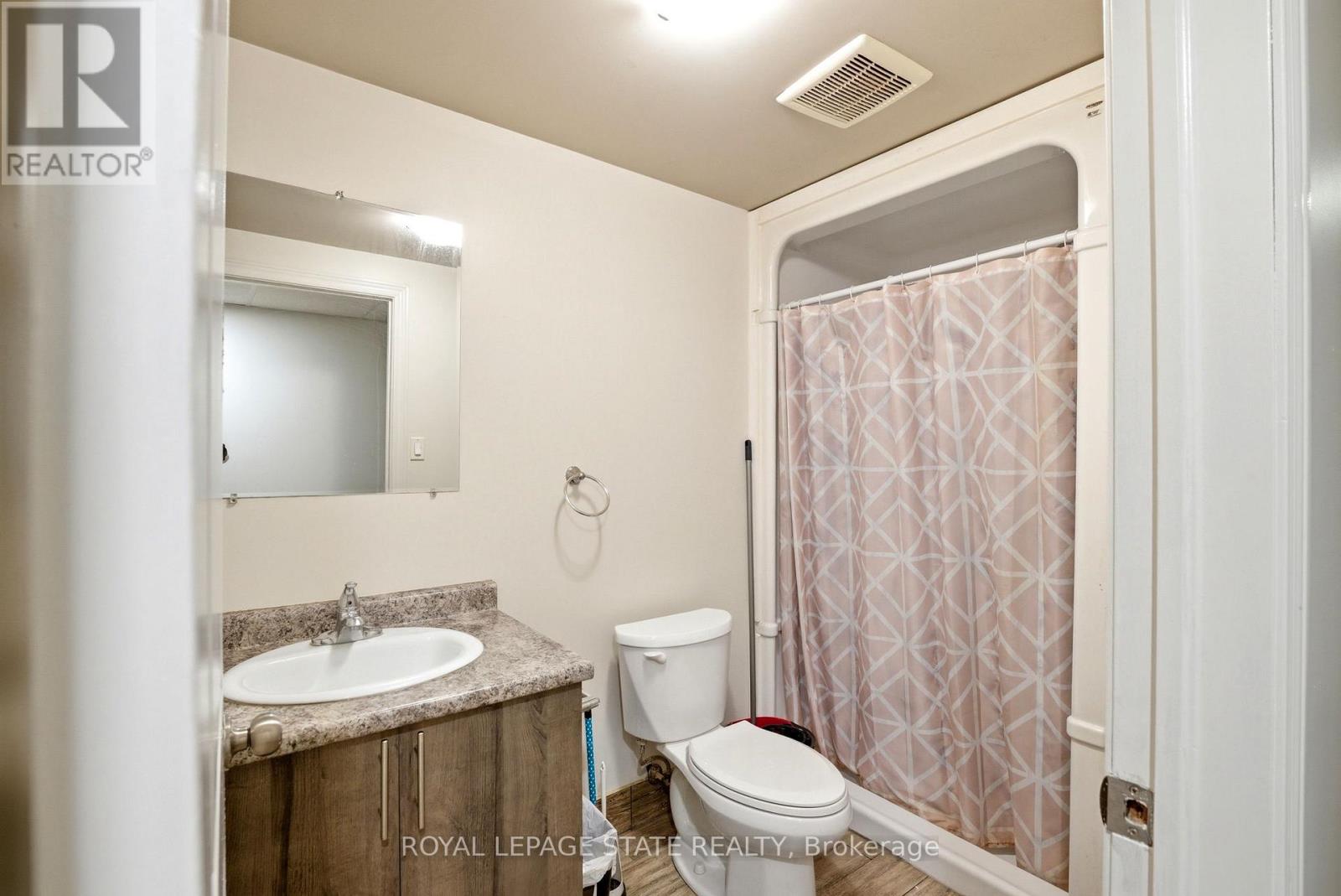 1745 KING STREET E - 36