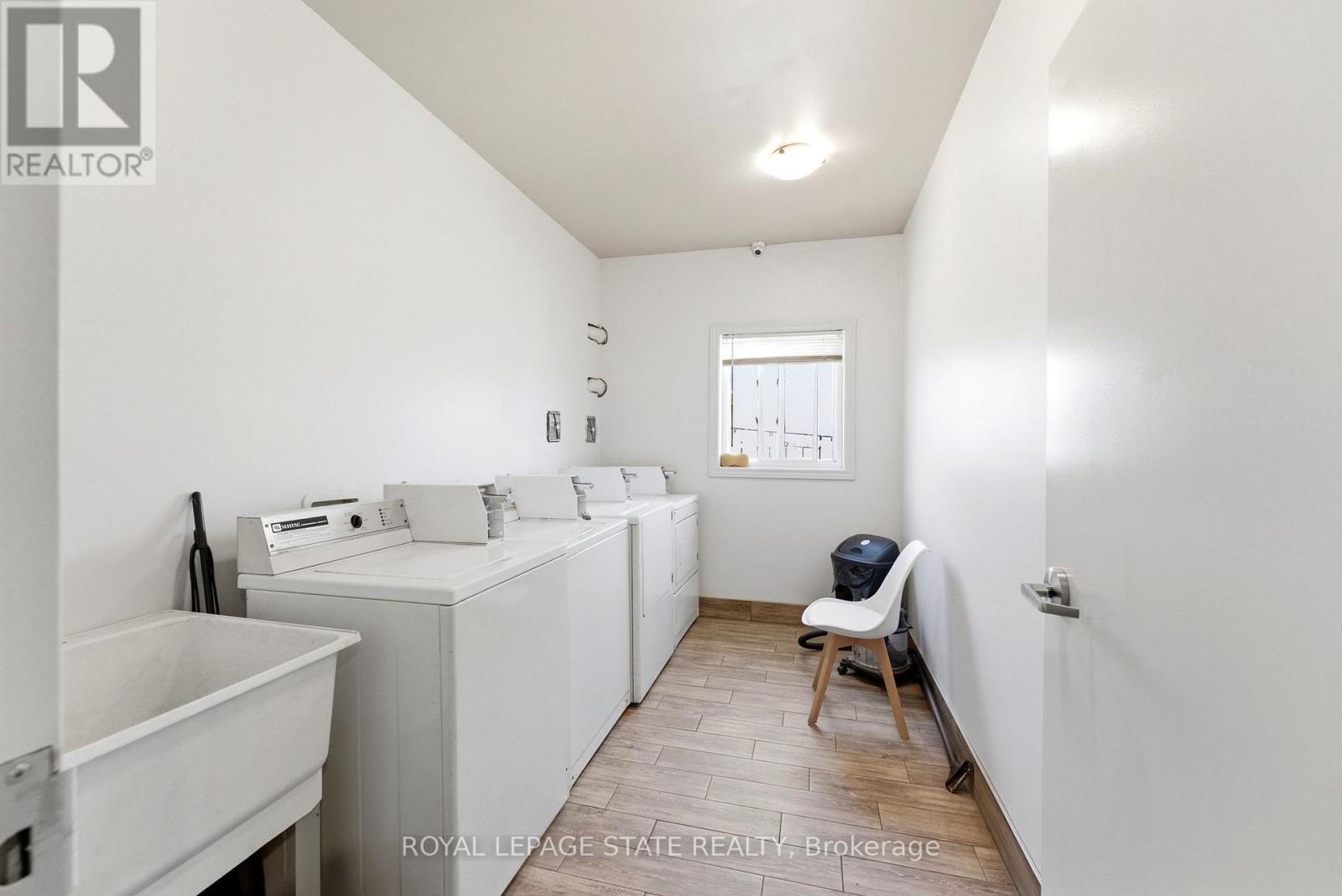 1745 KING STREET E - 39