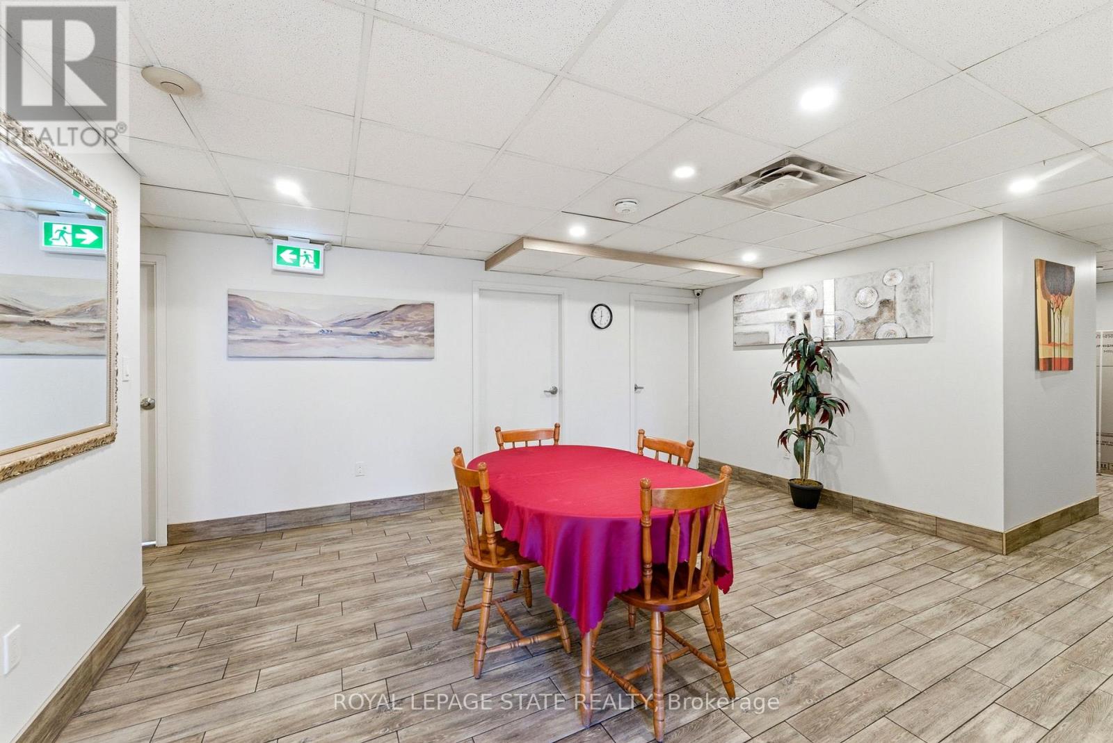 1745 KING STREET E - 40