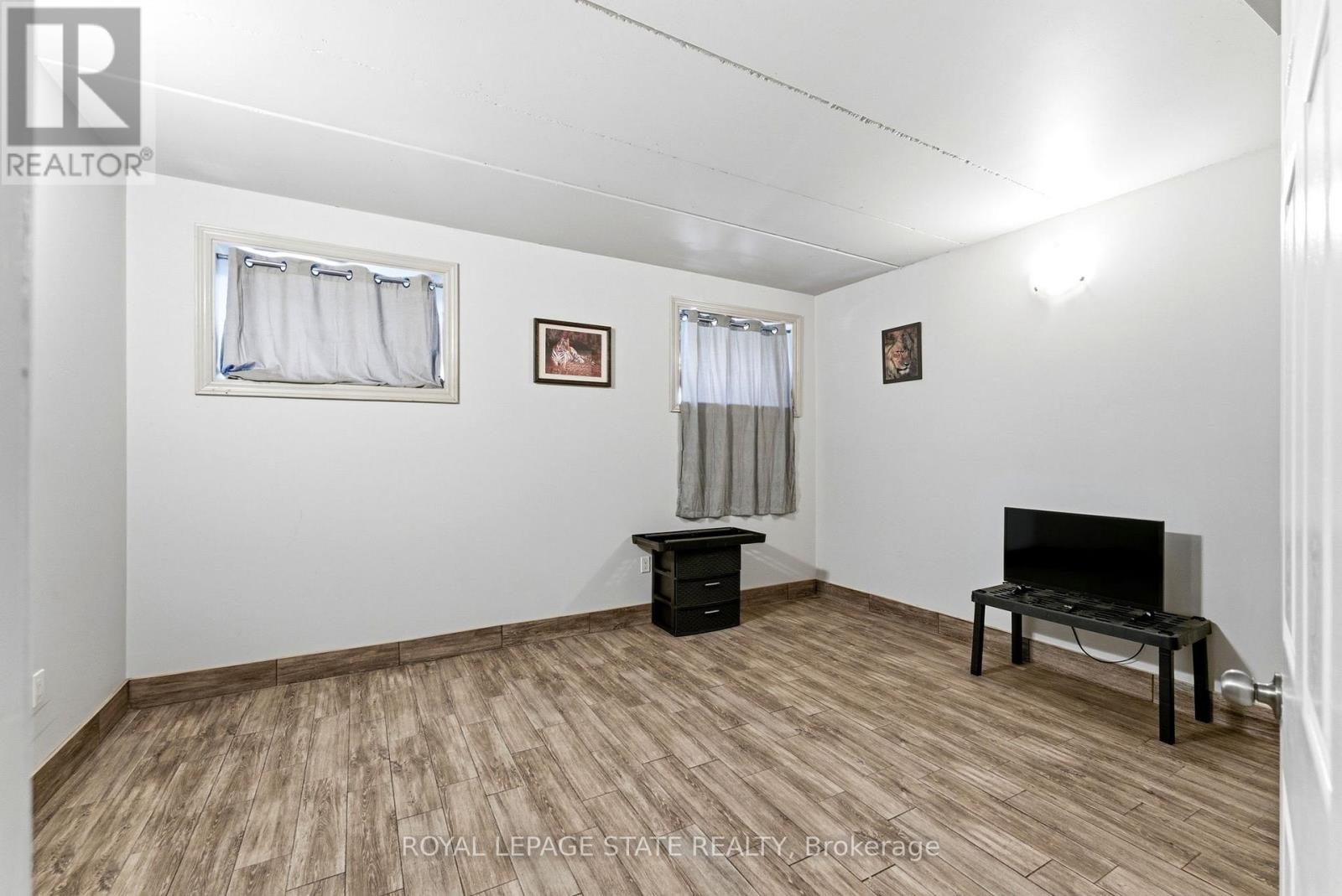 1745 KING STREET E - 44