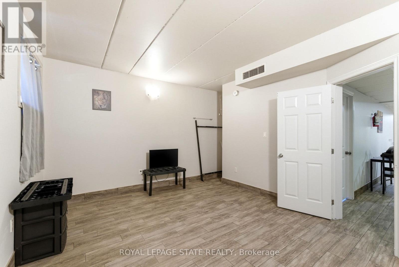 1745 KING STREET E - 45