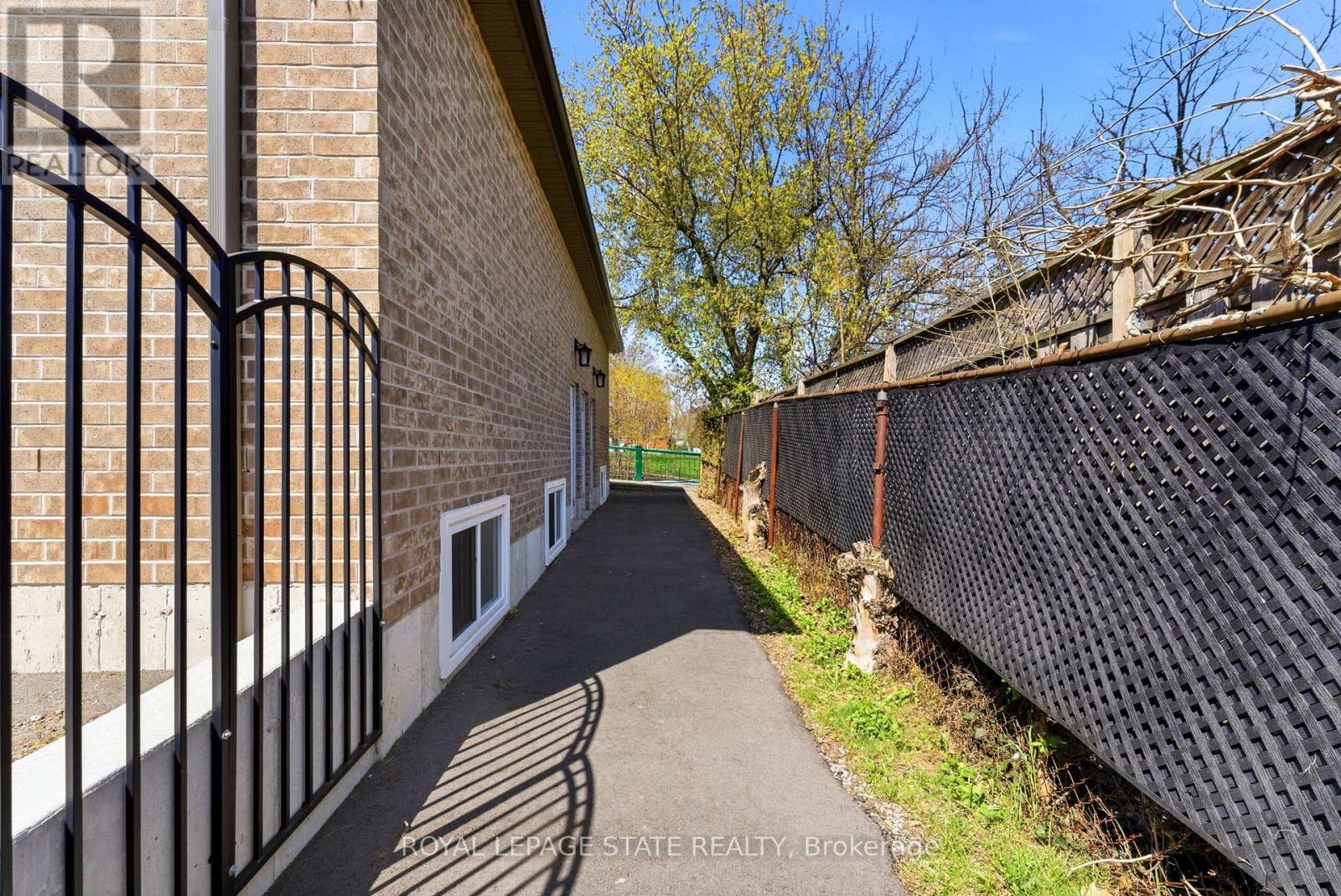 1745 KING STREET E - 46