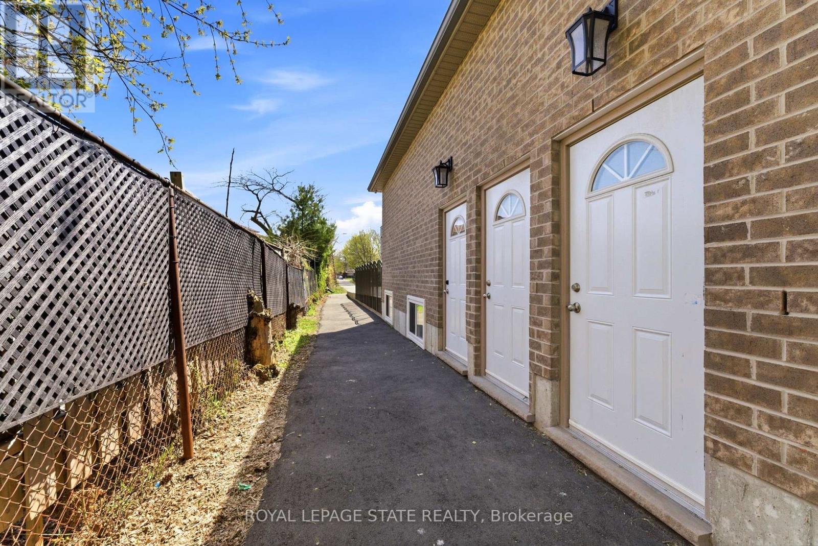1745 KING STREET E - 47