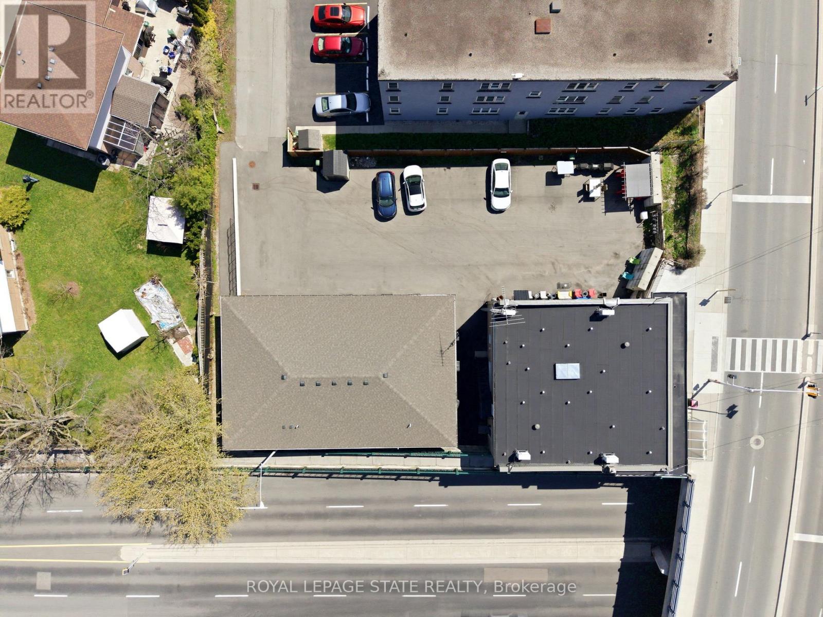 1745 KING STREET E - 6
