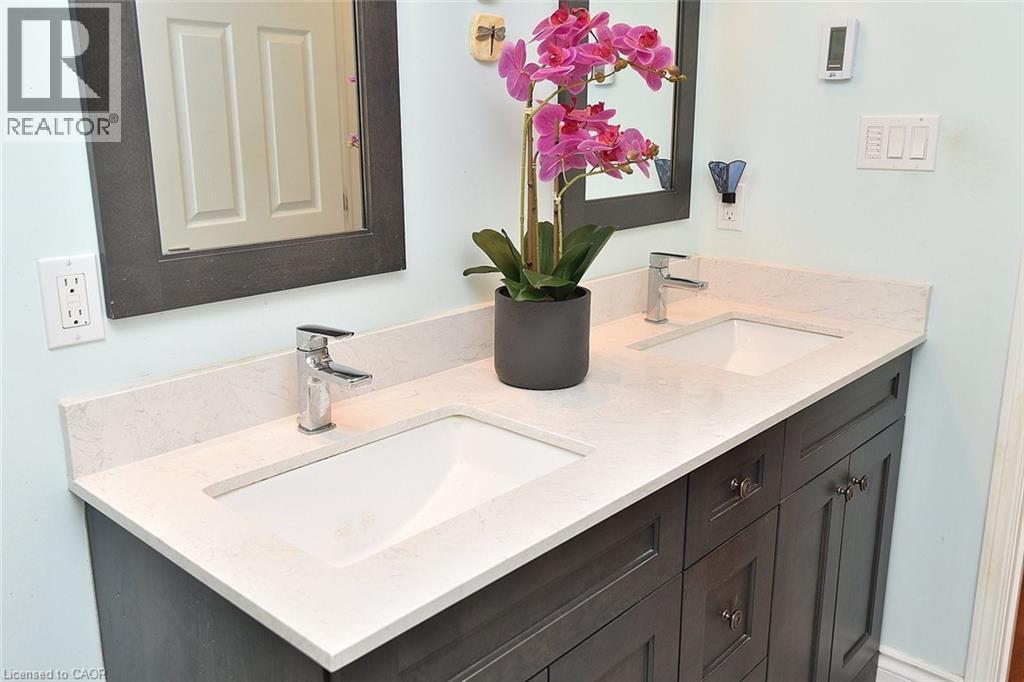 34 HOWARD Boulevard - 33