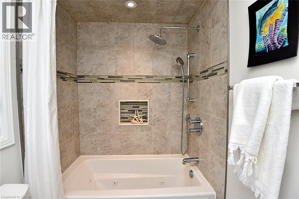 34 HOWARD Boulevard - 37
