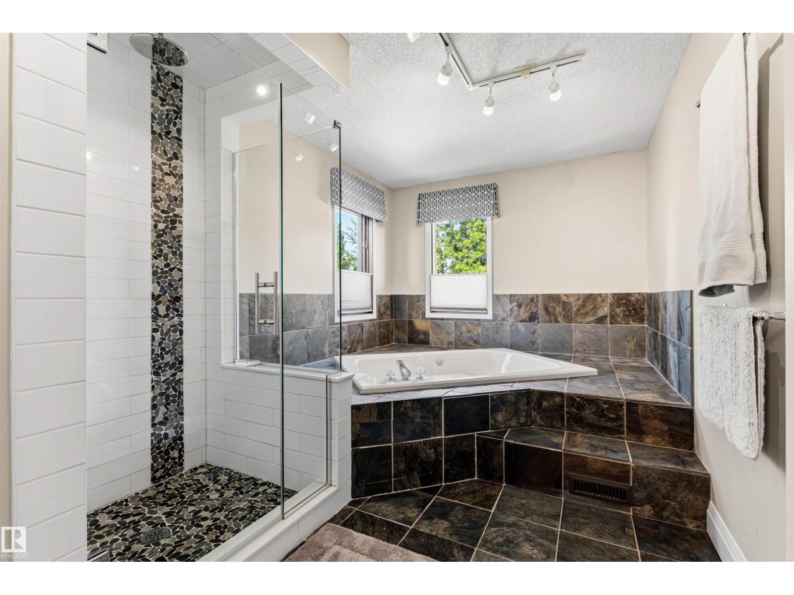 624 BUTCHART WD NW — photo 33