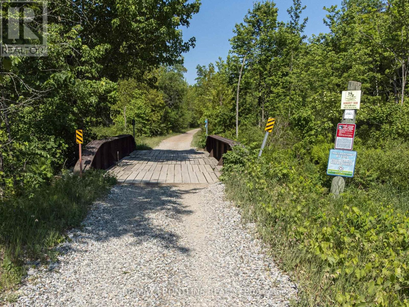 1047 COUNTRY LANE - 47