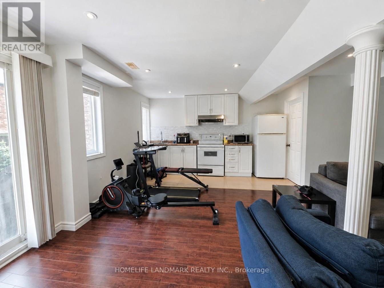 41 MANSARD DRIVE - 33