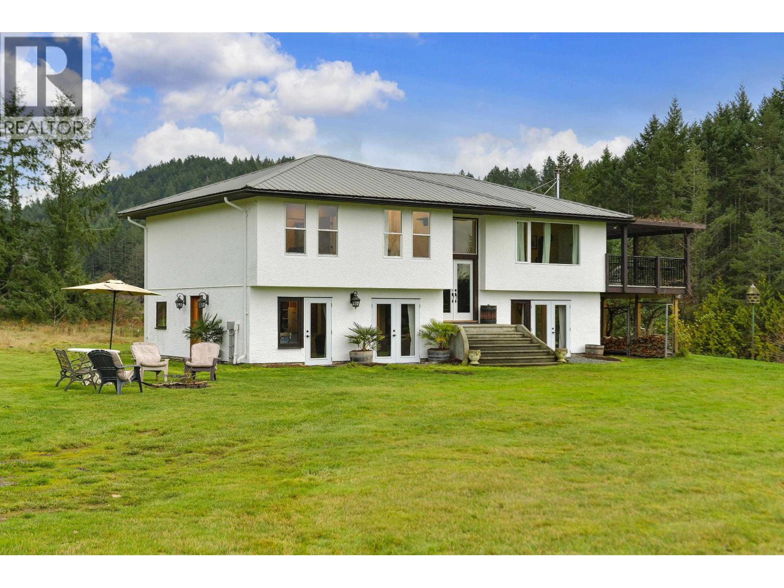 300 WOOD DALE DRIVE, Mayne Island