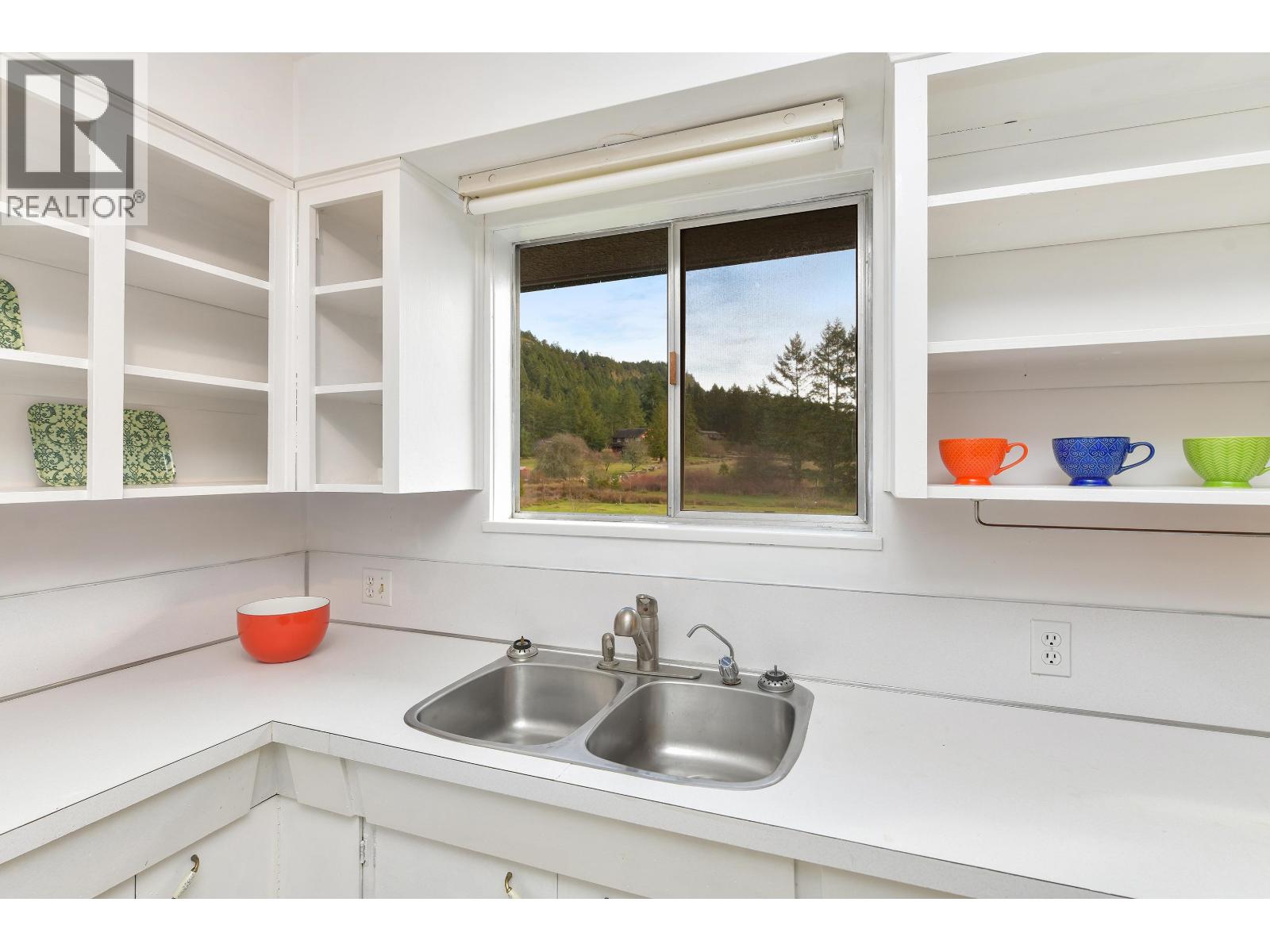 300 WOOD DALE DRIVE, Mayne Island