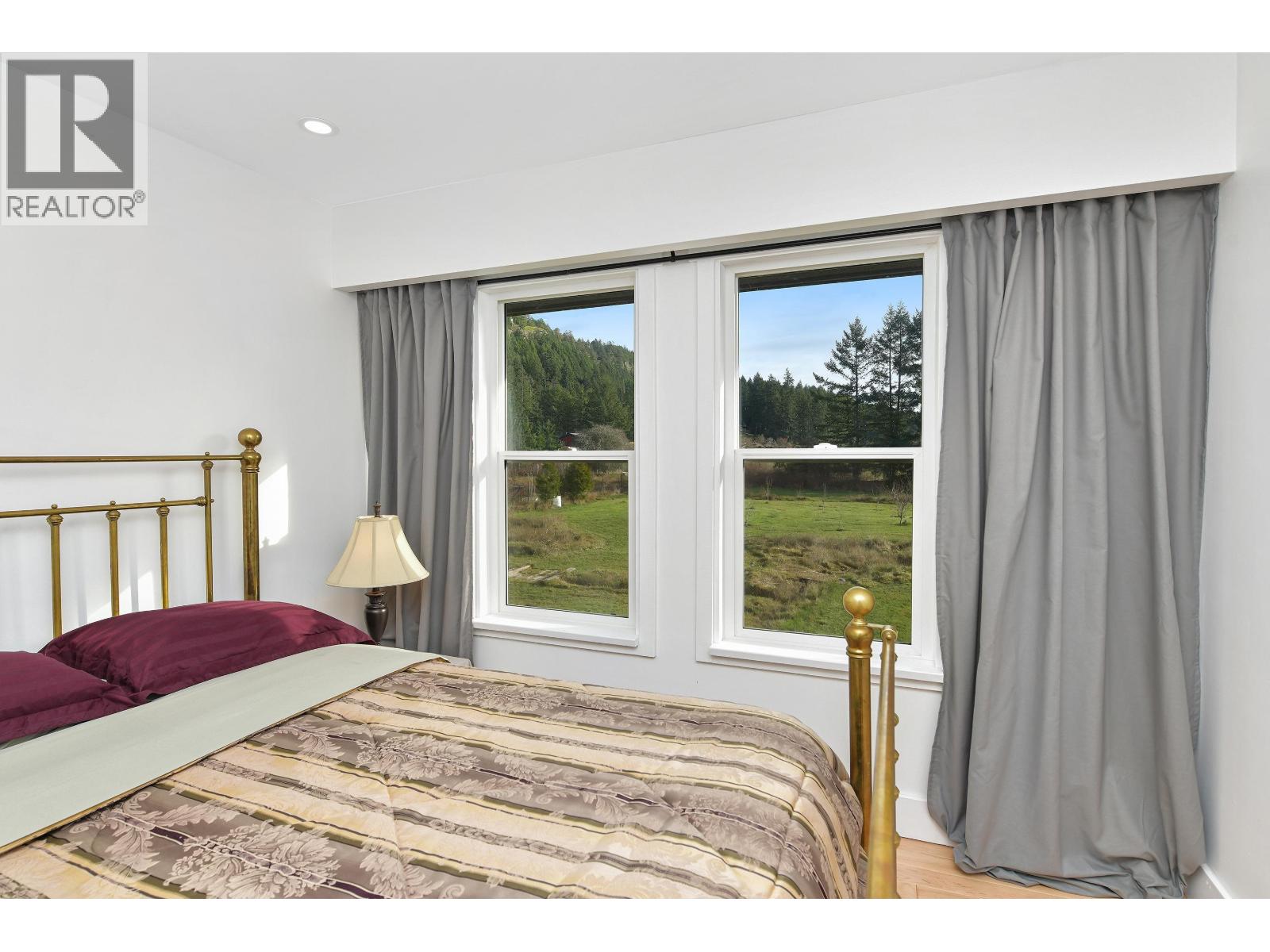300 WOOD DALE DRIVE, Mayne Island