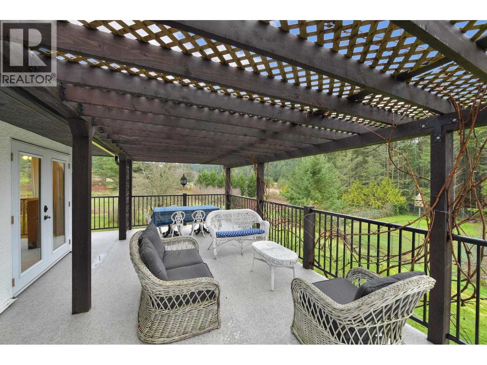 300 WOOD DALE DRIVE, Mayne Island