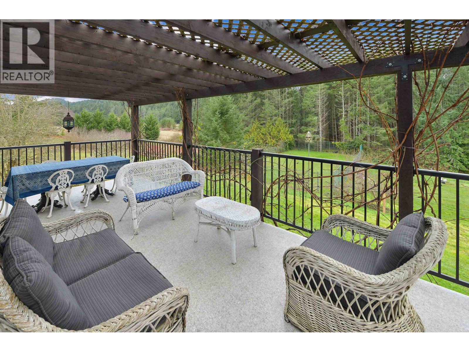 300 WOOD DALE DRIVE, Mayne Island