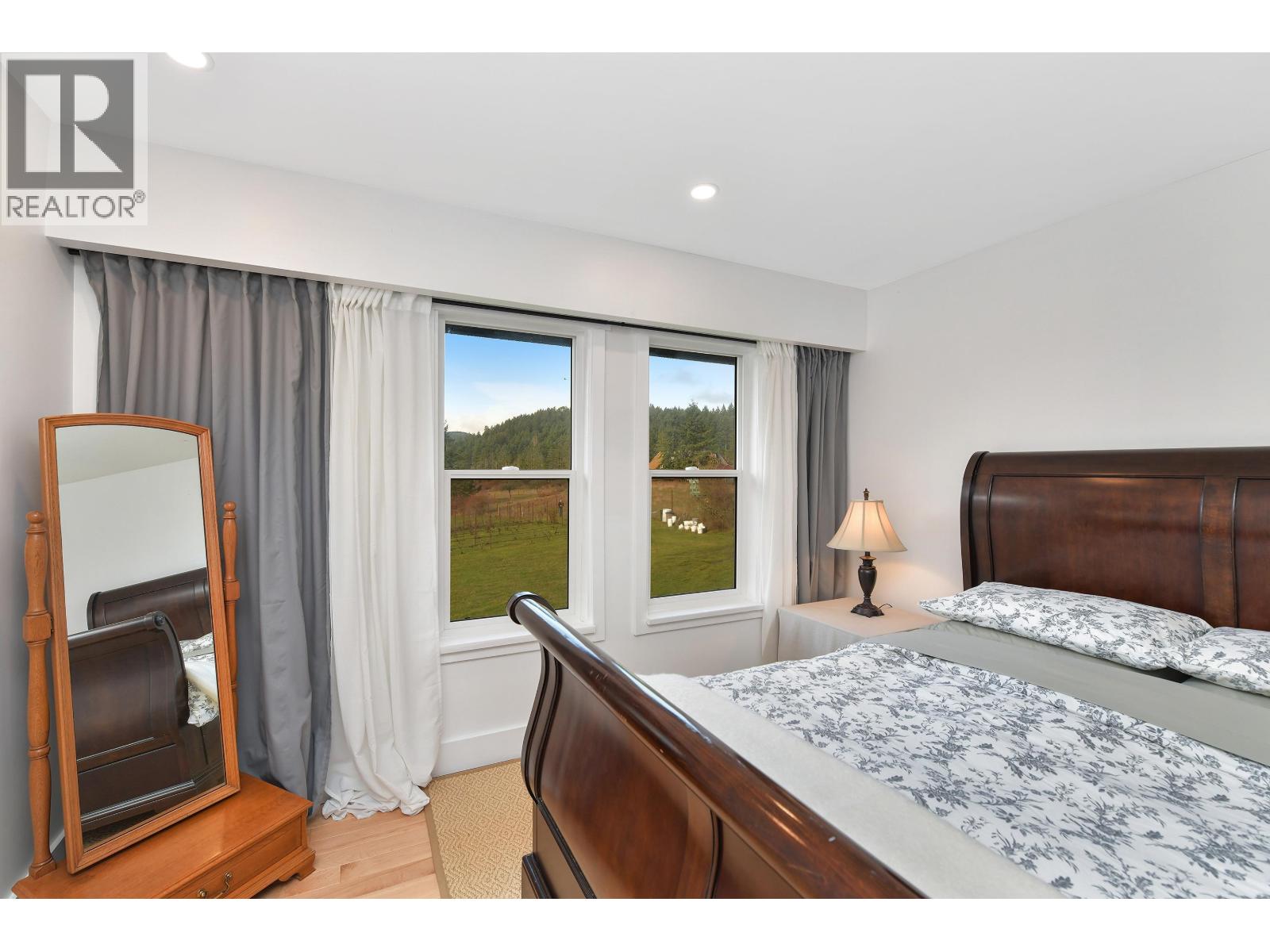 300 WOOD DALE DRIVE, Mayne Island