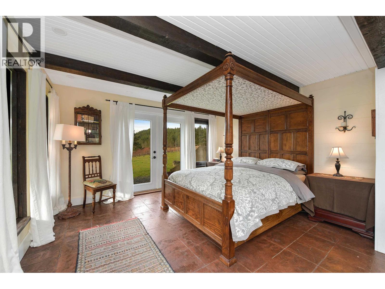 300 WOOD DALE DRIVE, Mayne Island
