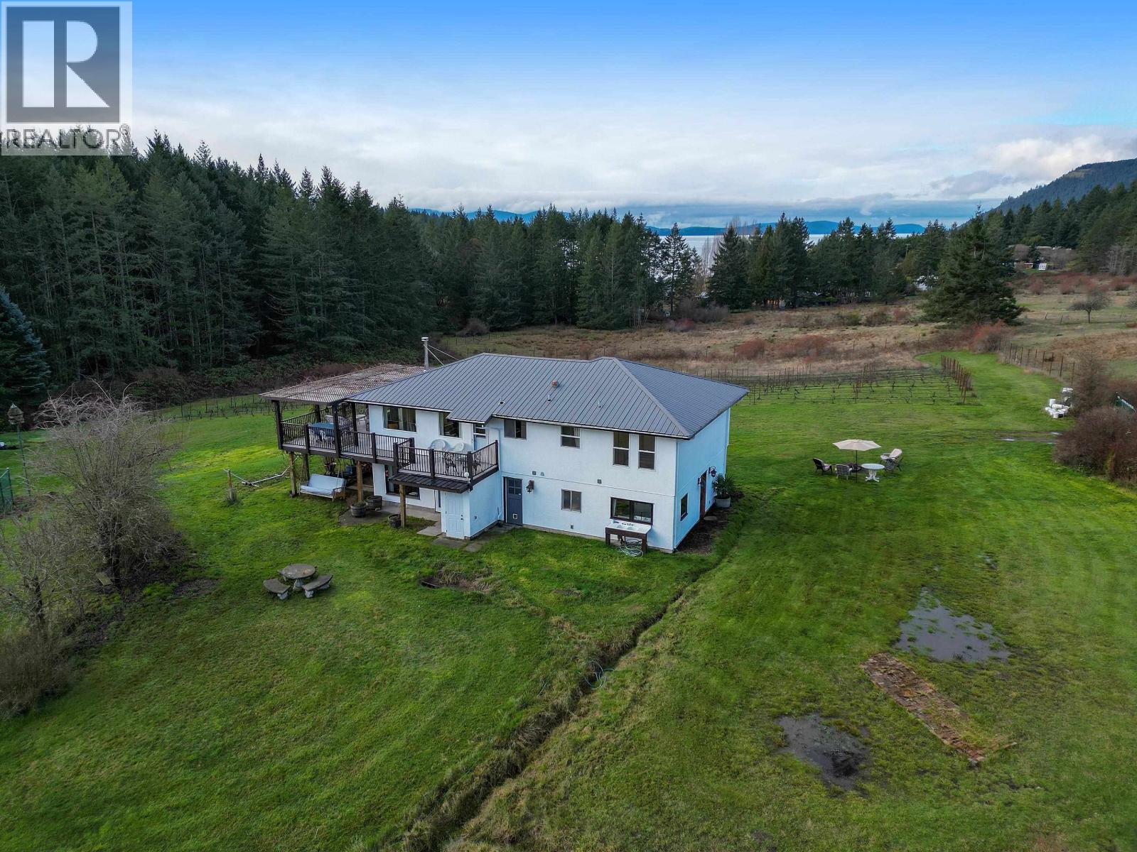 300 WOOD DALE DRIVE, Mayne Island