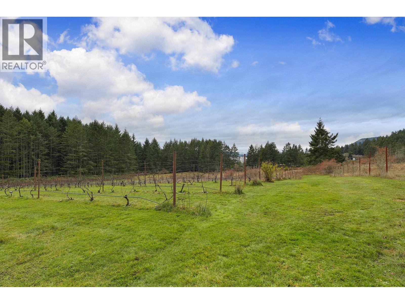 300 WOOD DALE DRIVE, Mayne Island