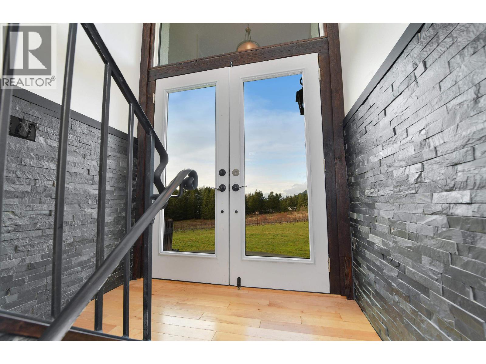 300 WOOD DALE DRIVE, Mayne Island