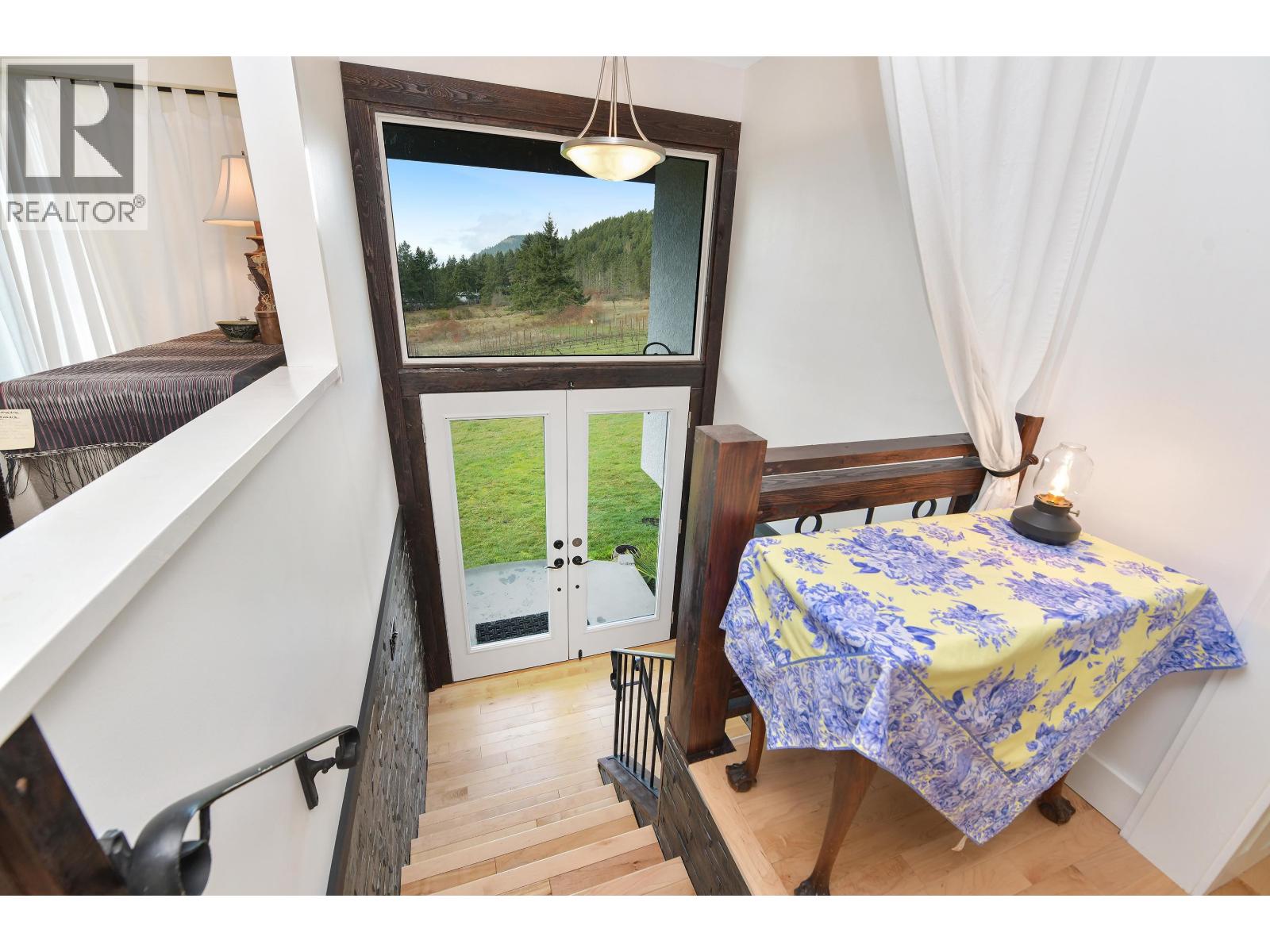300 WOOD DALE DRIVE, Mayne Island