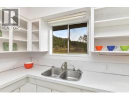 300 Wood Dale Drive, Mayne Island, BC V0N2J2 Photo 11