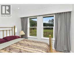 300 Wood Dale Drive, Mayne Island, BC V0N2J2 Photo 12