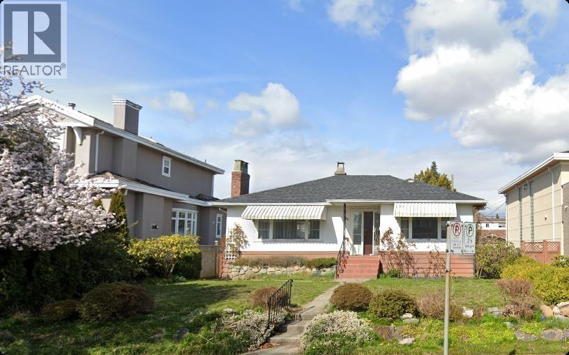 437 W 40TH AVENUE