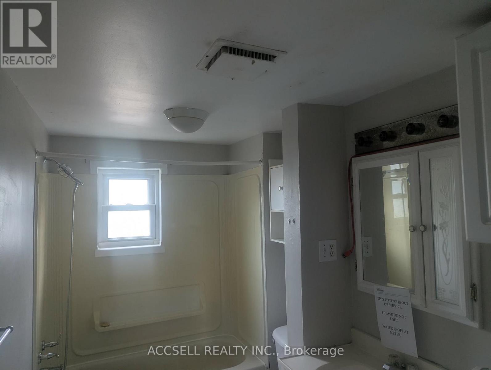 2 Bed, 1 Bath House for Sale in Ottawa – 35 LENNOX STREET, Ottawa – MLS# X13463486 - Image 12