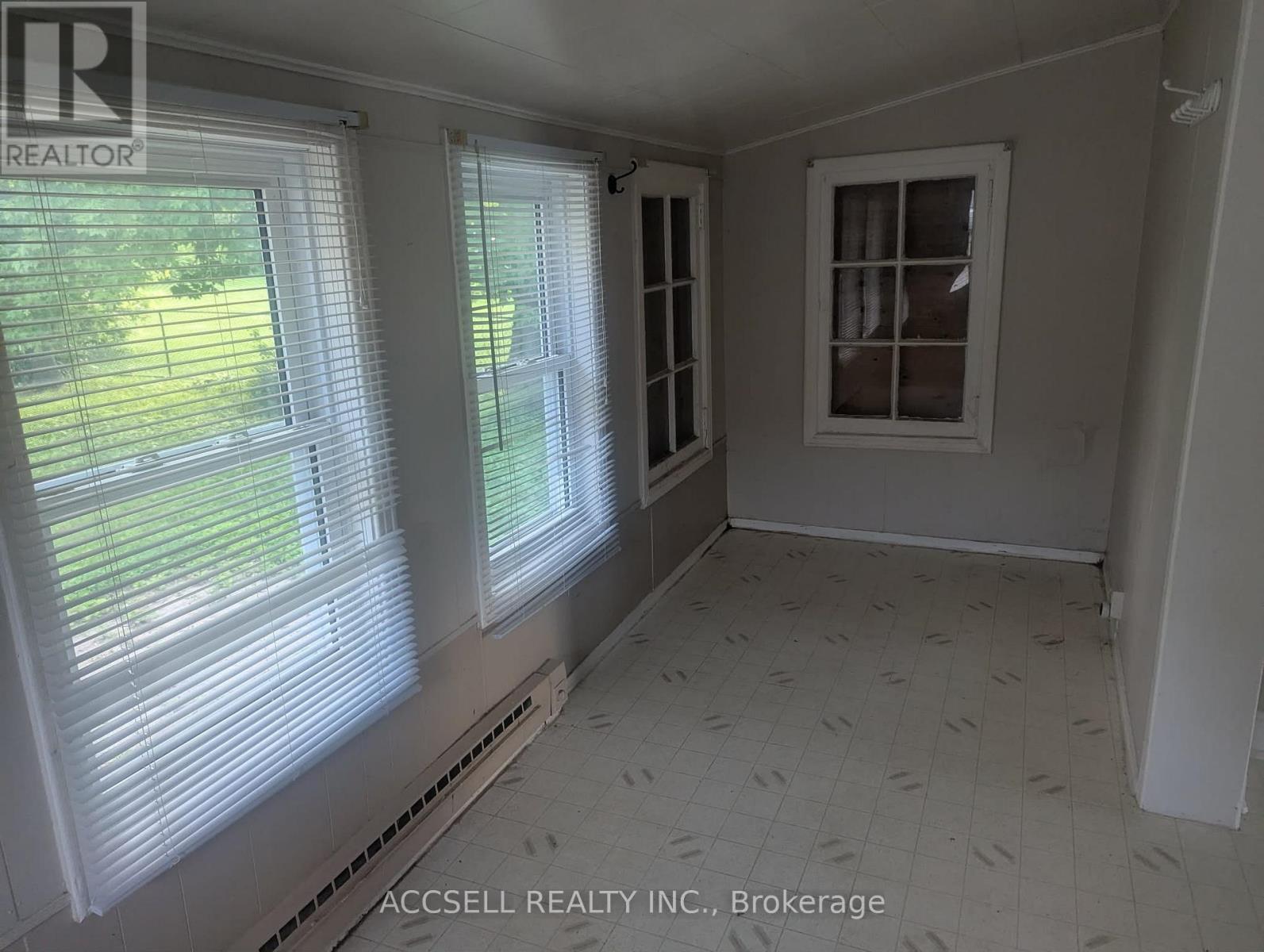 2 Bed, 1 Bath House for Sale in Ottawa – 35 LENNOX STREET, Ottawa – MLS# X13463486 - Image 16