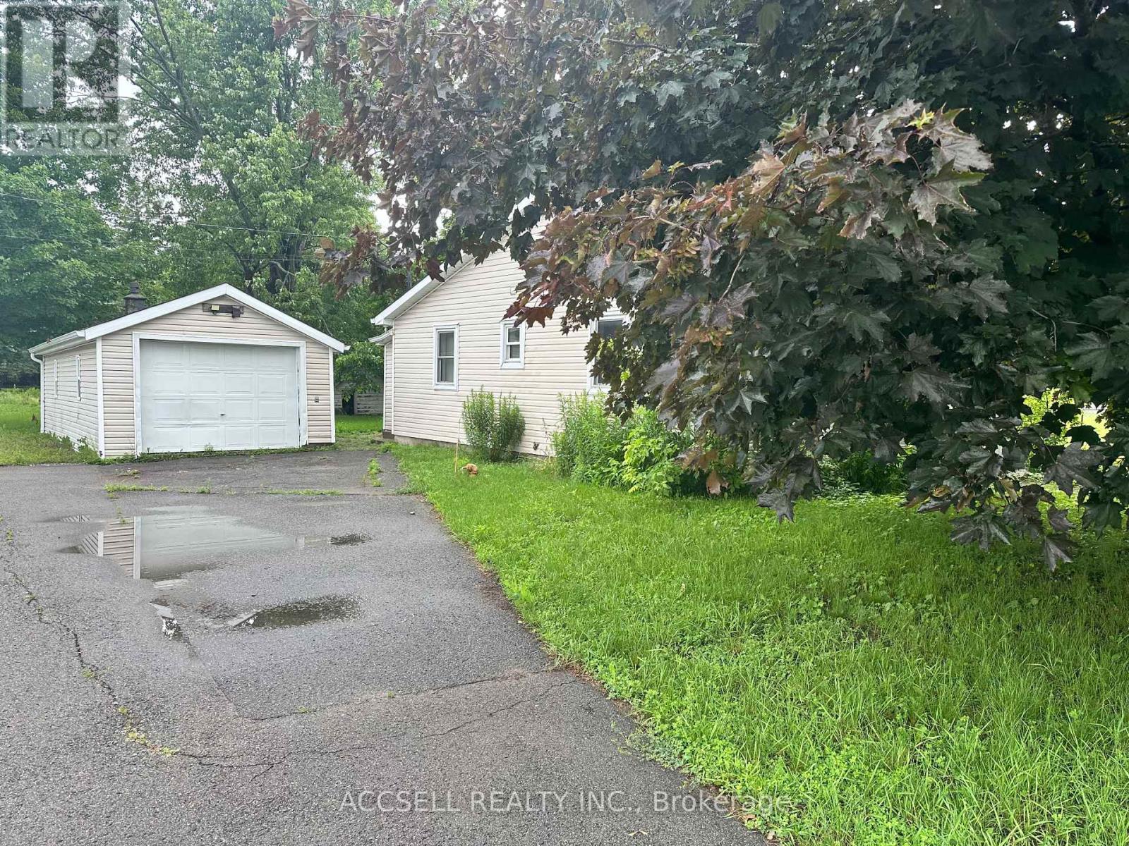 2 Bed, 1 Bath House for Sale in Ottawa – 35 LENNOX STREET, Ottawa – MLS# X13463486 - Image 24