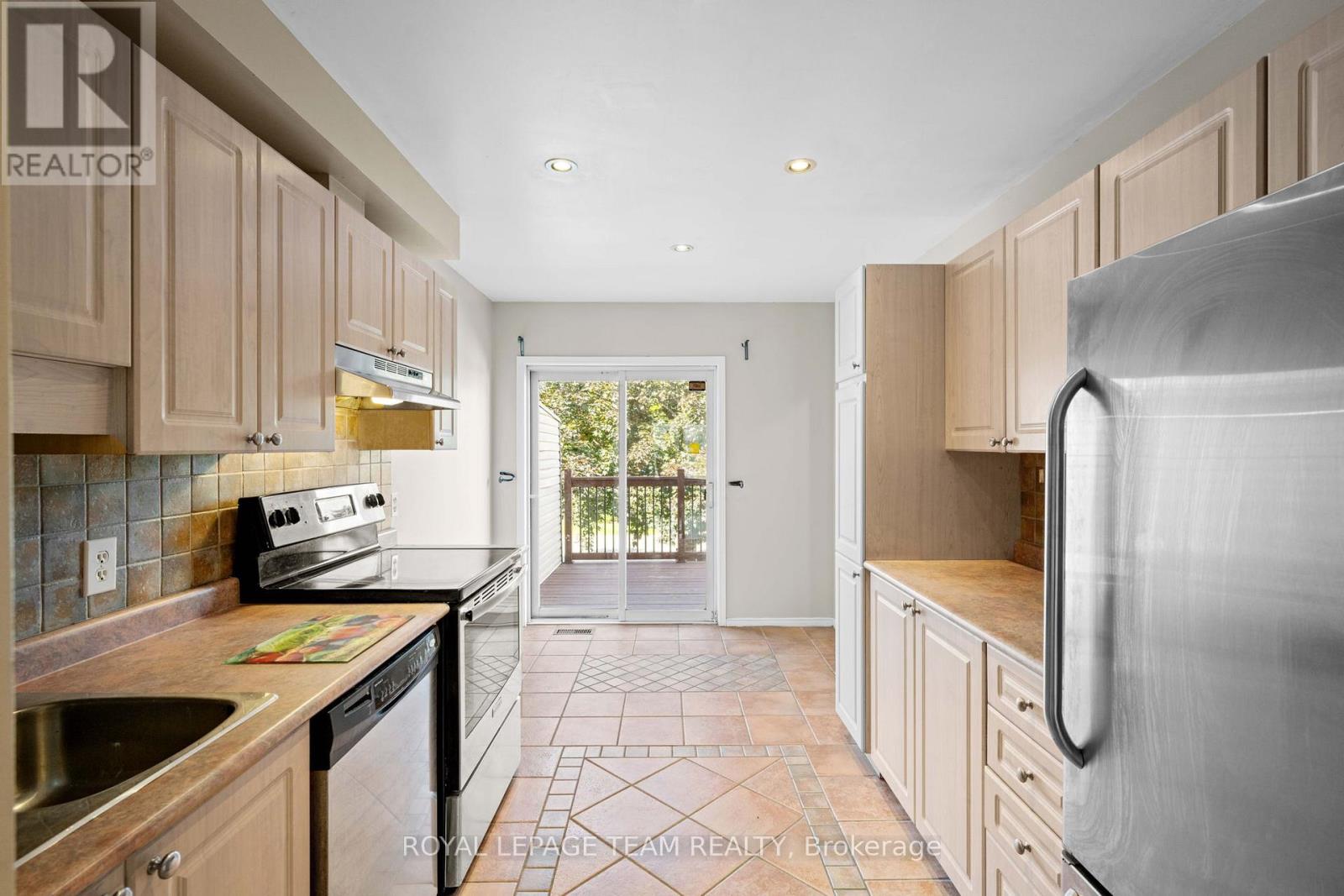 91 THORNBURY CRESCENT - 10