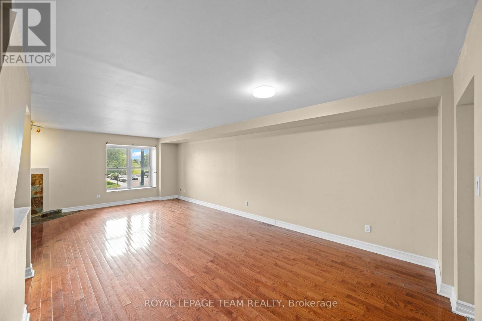 91 THORNBURY CRESCENT - 12