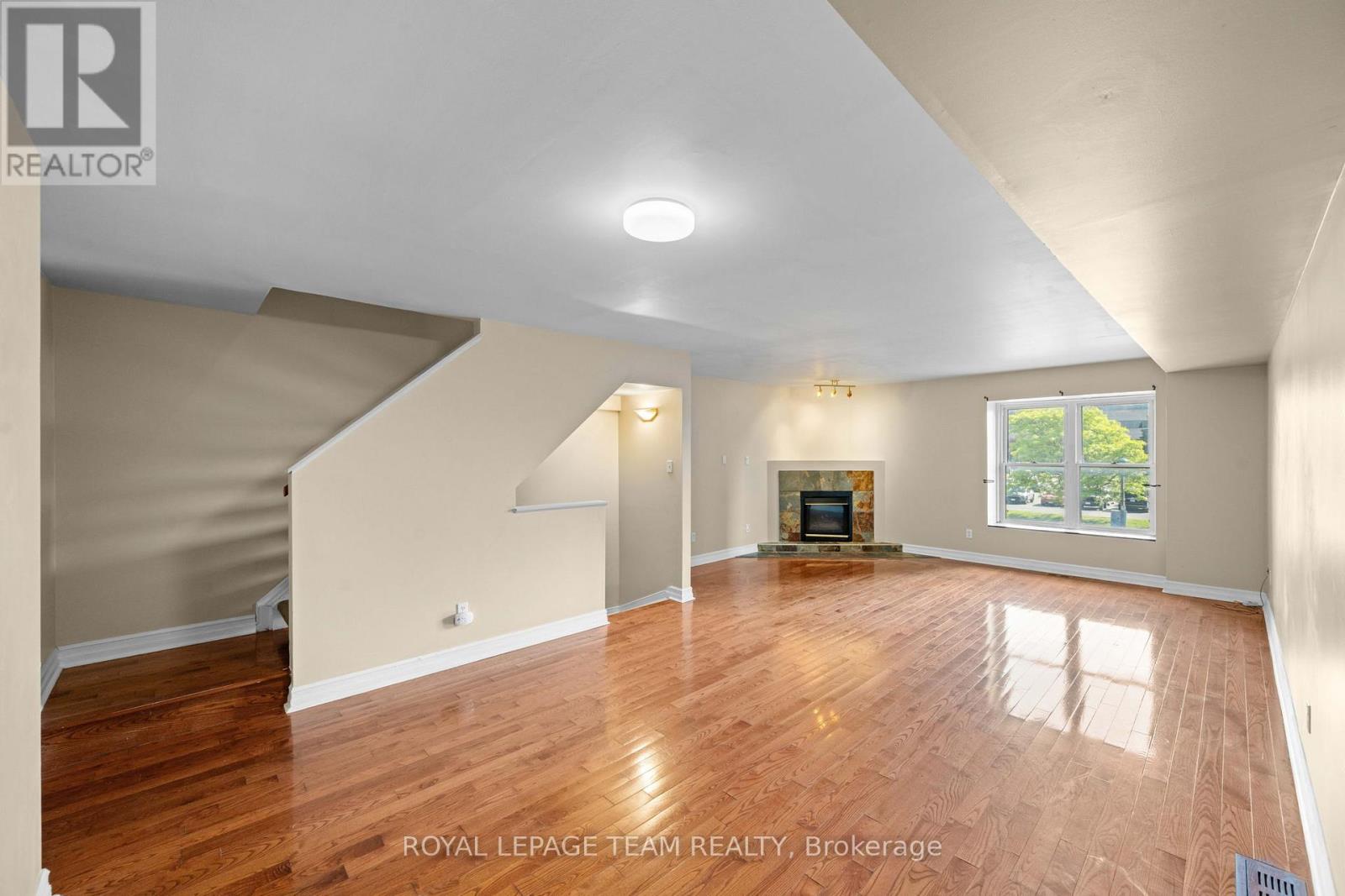 91 THORNBURY CRESCENT - 13
