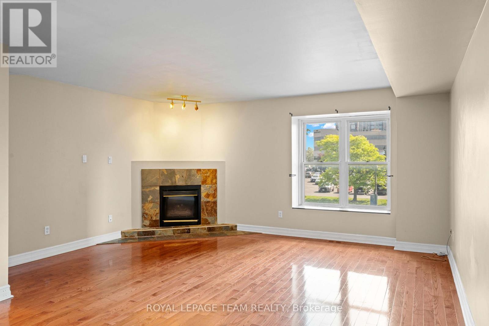 91 THORNBURY CRESCENT - 14