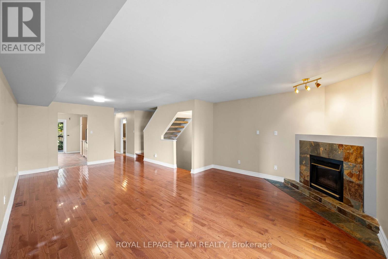 91 THORNBURY CRESCENT - 16